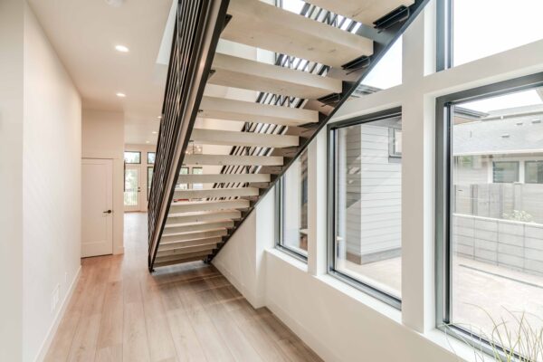 Lot 208 - Discovery West - Image 32