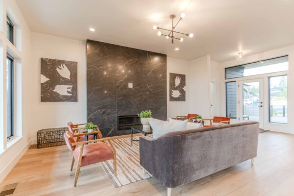 Lot 208 - Discovery West - Image 14