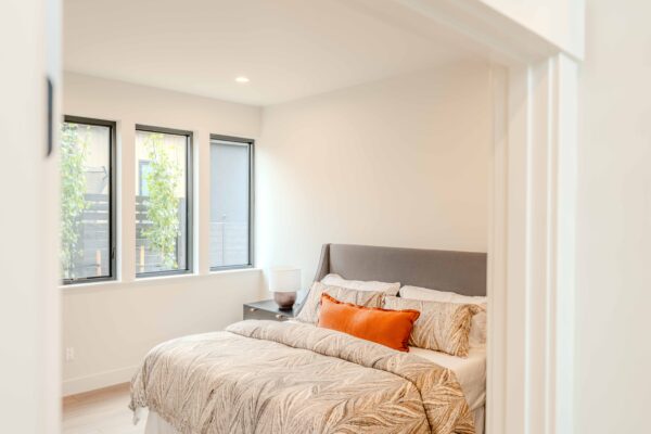 Lot 208 - Discovery West - Image 33