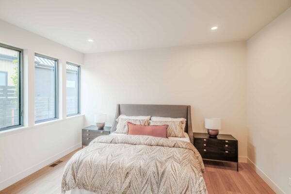Lot 208 - Discovery West - Image 34