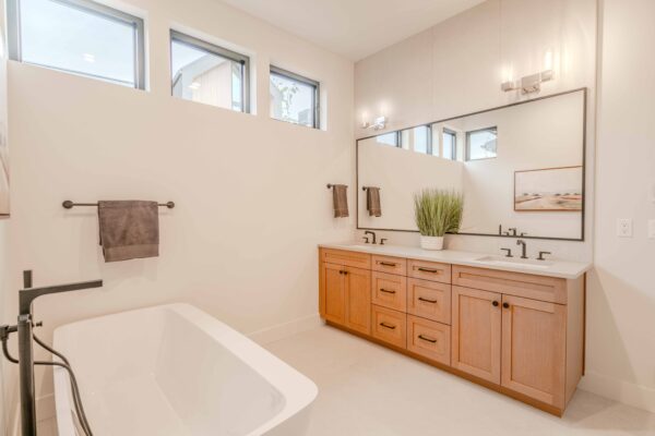 Lot 208 - Discovery West - Image 37
