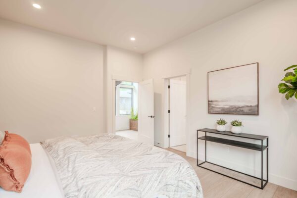 Lot 208 - Discovery West - Image 39