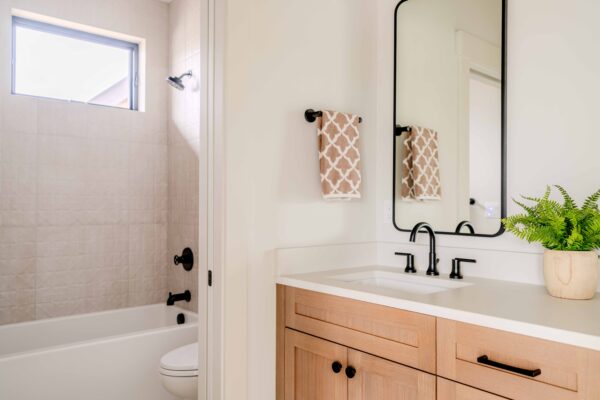 Lot 208 - Discovery West - Image 30