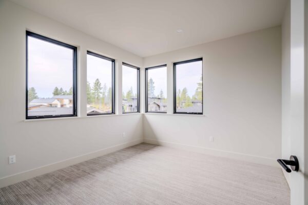 Lot 208 - Discovery West - Image 48
