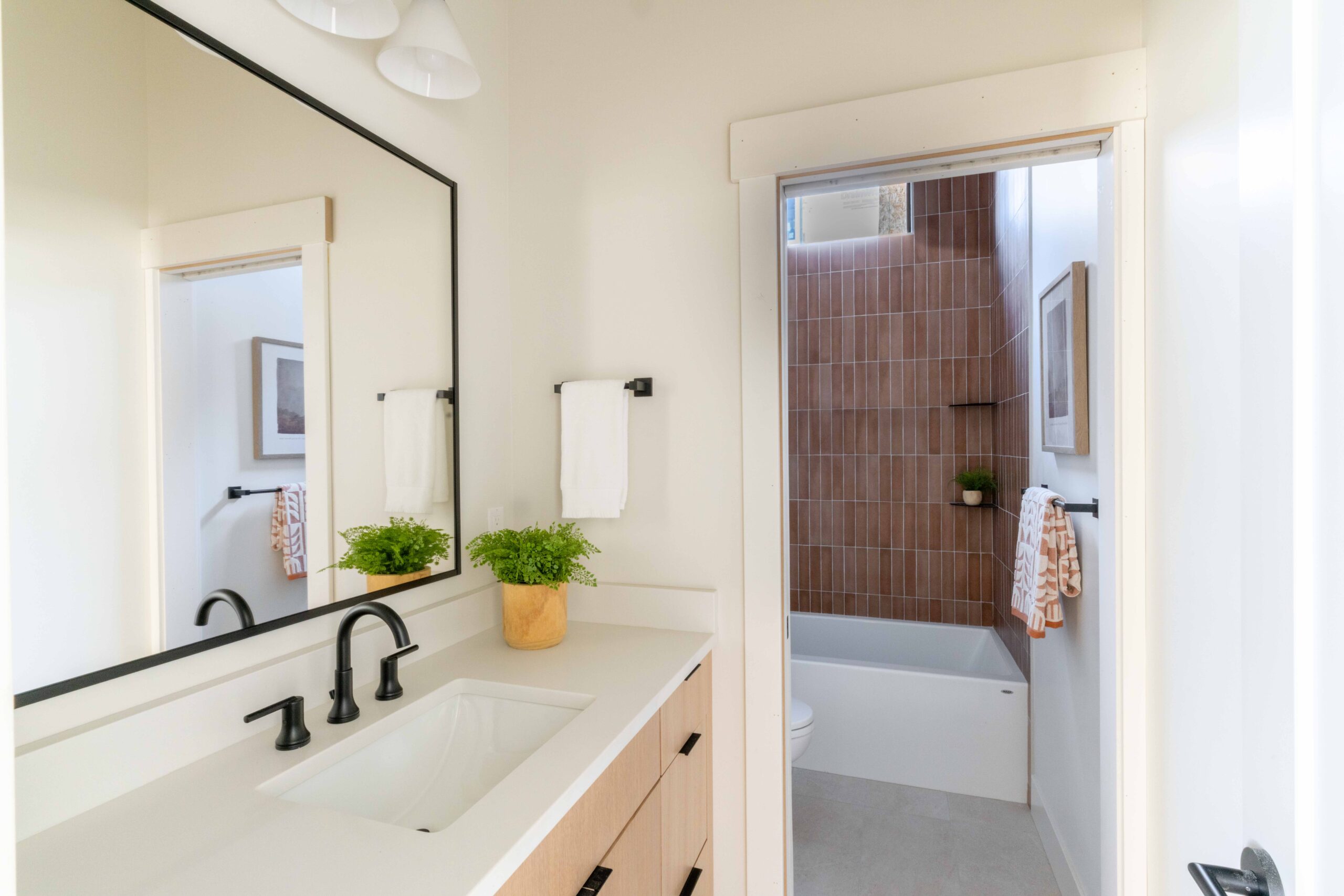 Lot 254 - Discovery West - Image 59