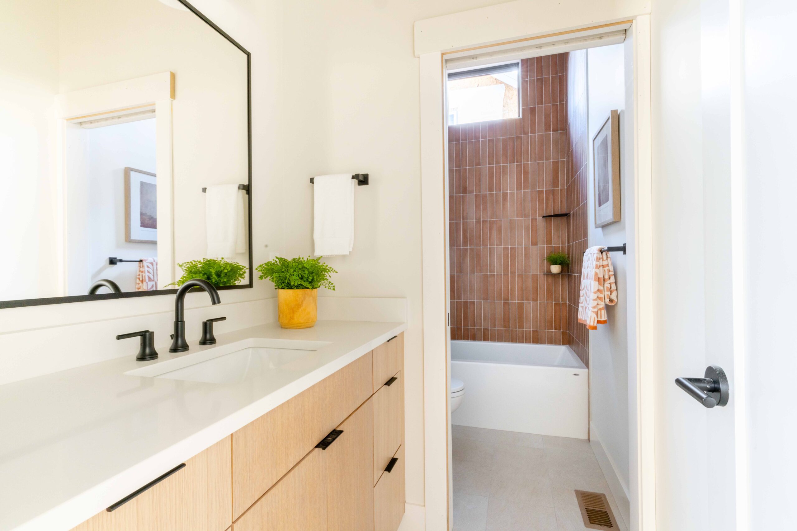 Lot 254 - Discovery West - Image 58