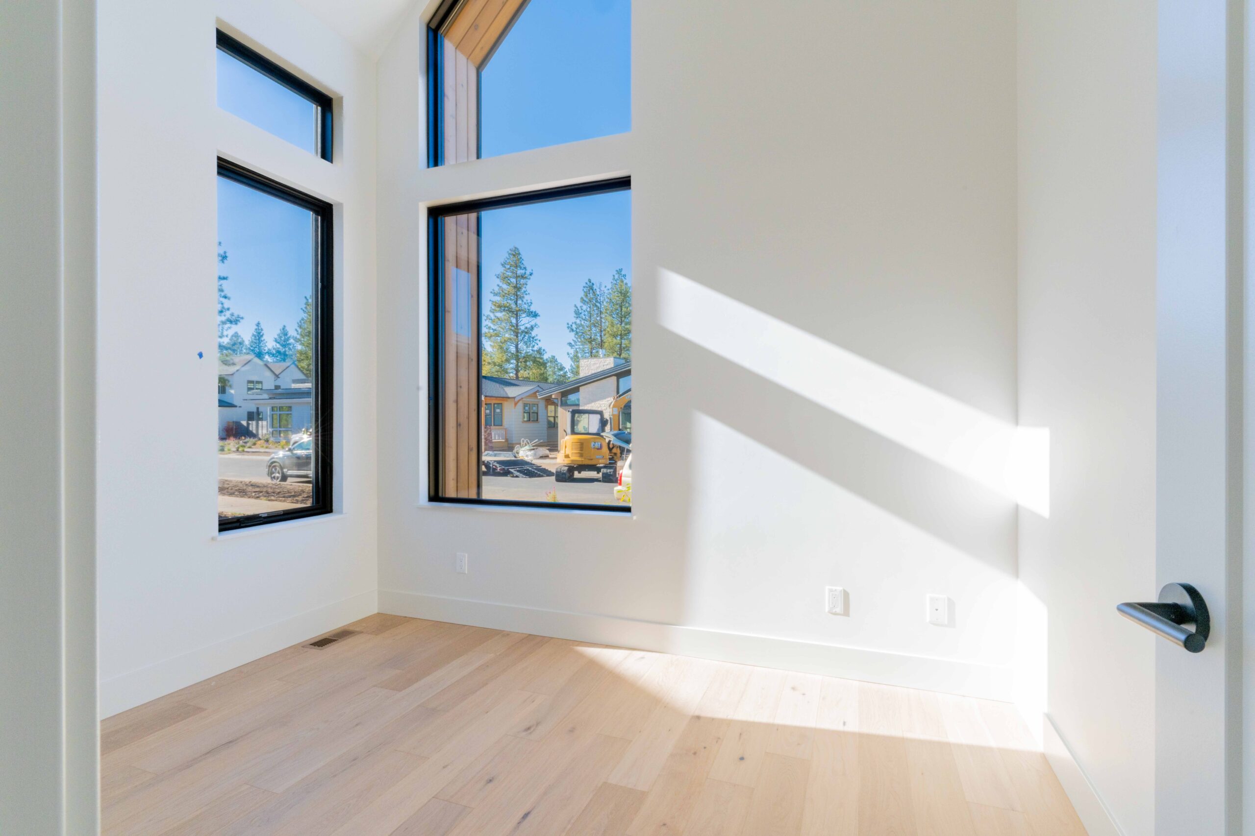 Lot 254 - Discovery West - Image 57