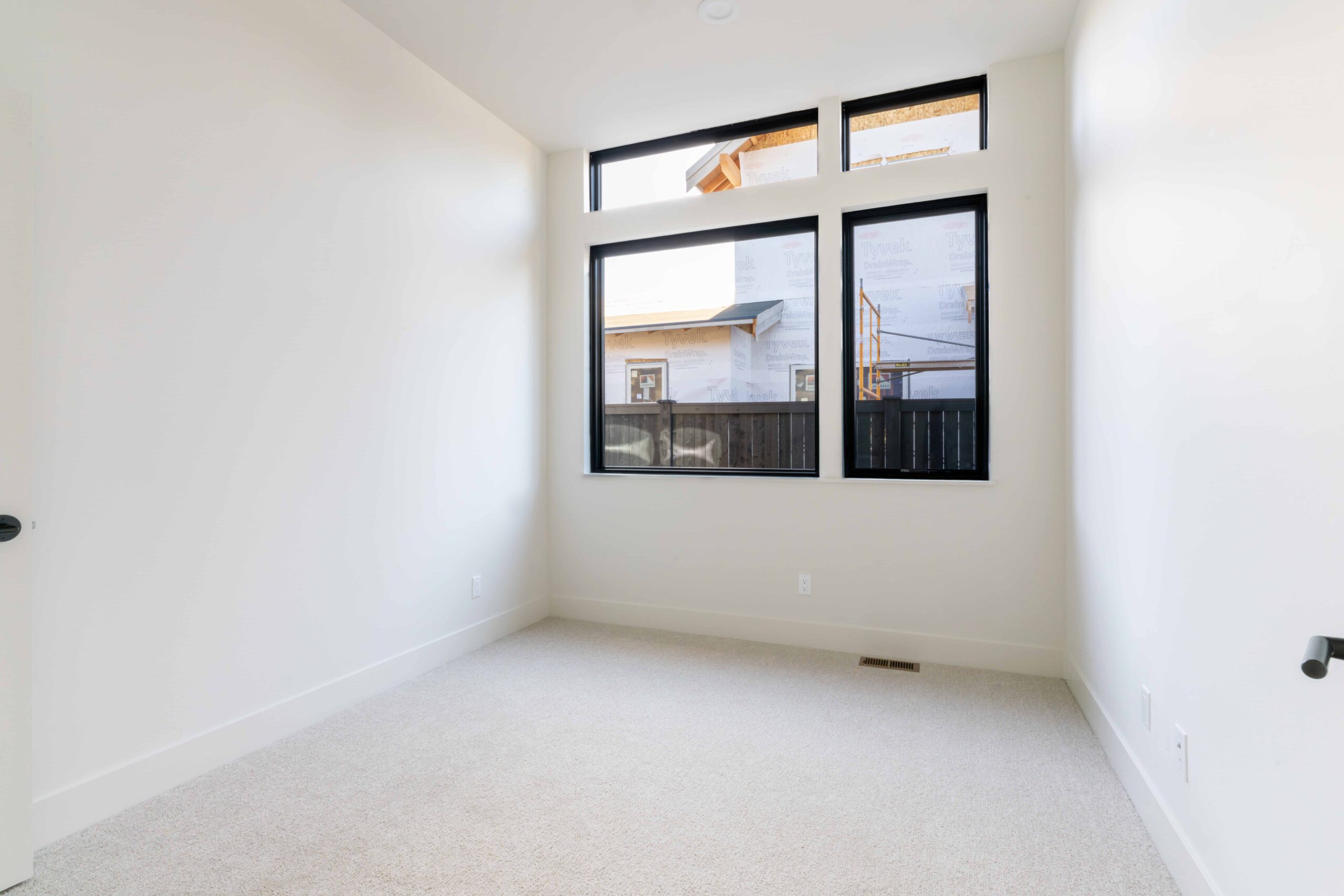 Lot 254 - Discovery West - Image 56