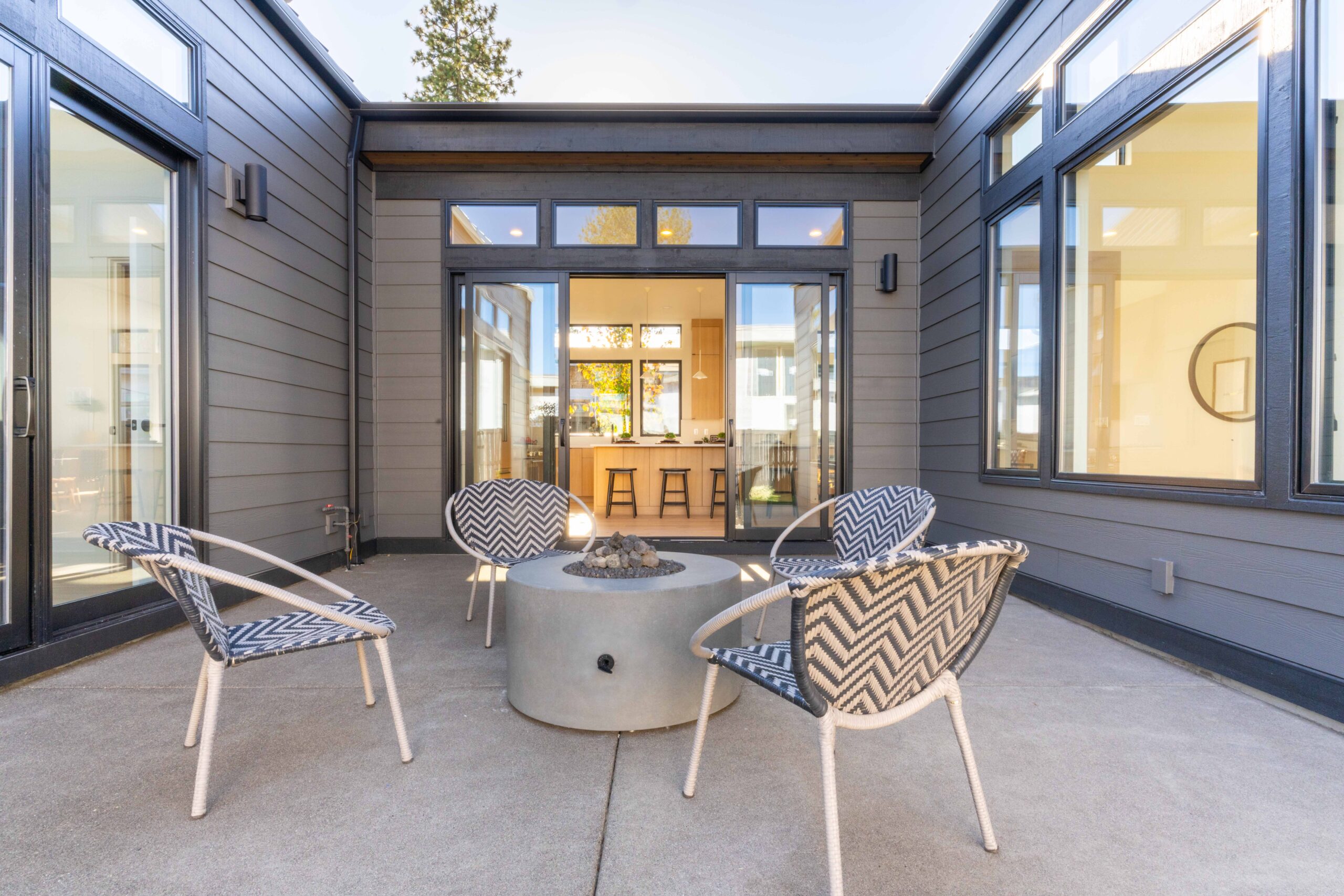 Lot 254 - Discovery West - Image 42