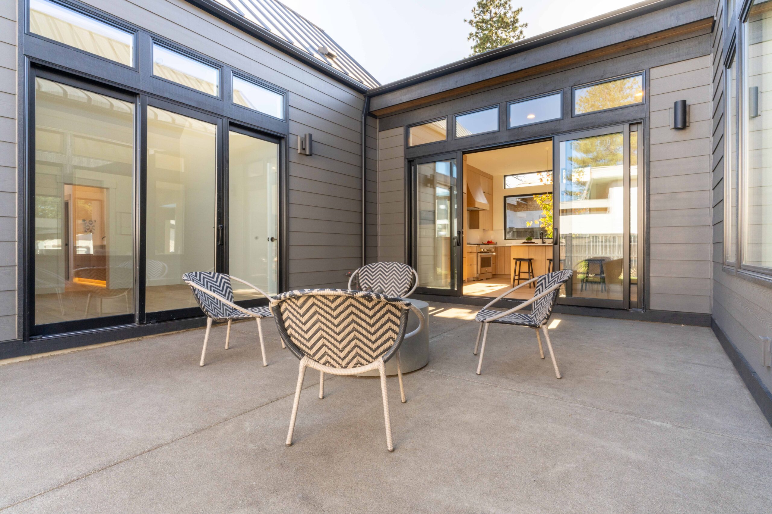 Lot 254 - Discovery West - Image 41