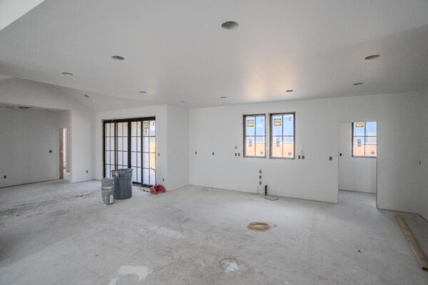Lot 276 - Discovery West - Image 14