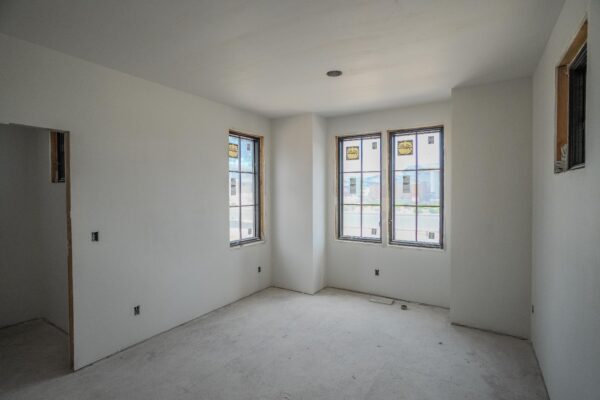 Lot 276 - Discovery West - Image 15