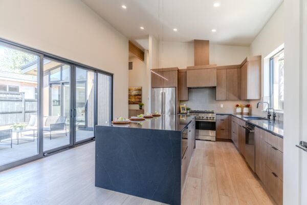 Lot 261 - Discovery West - Image 21