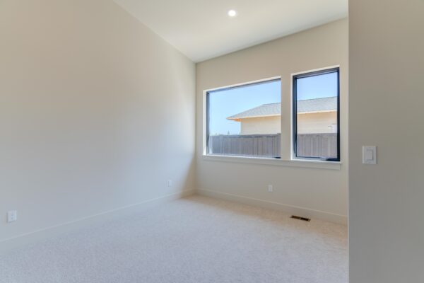 Lot 261 - Discovery West - Image 25