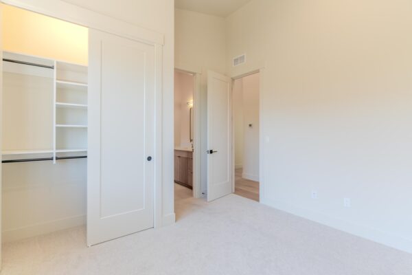 Lot 261 - Discovery West - Image 26