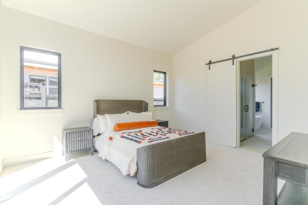 Lot 261 - Discovery West - Image 30