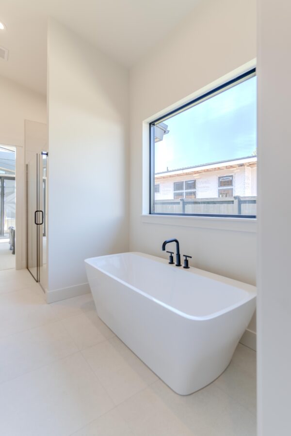 Lot 261 - Discovery West - Image 34