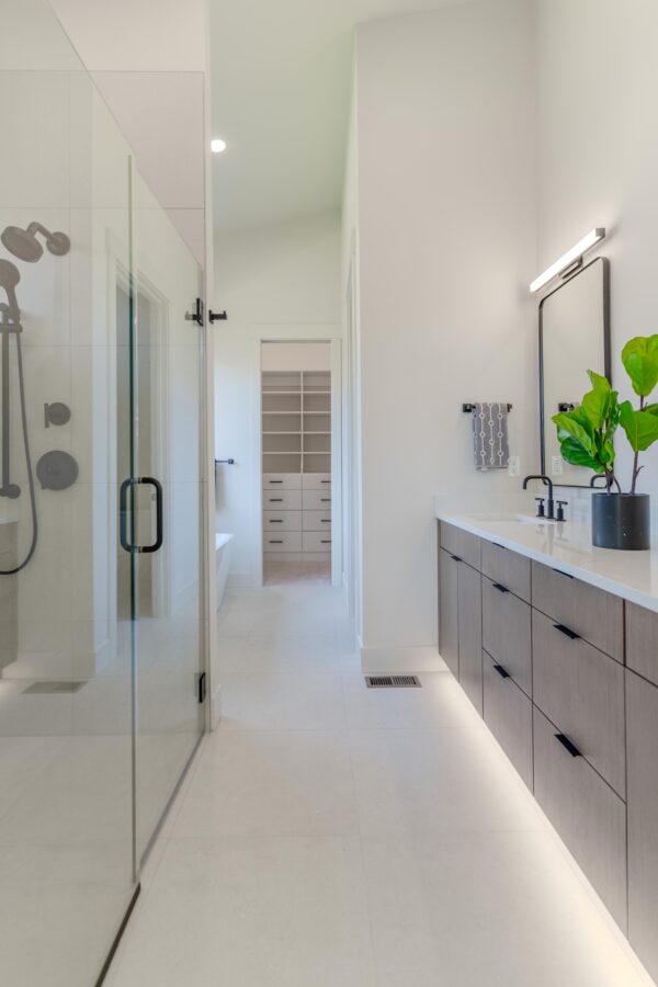 Lot 261 - Discovery West - Image 37