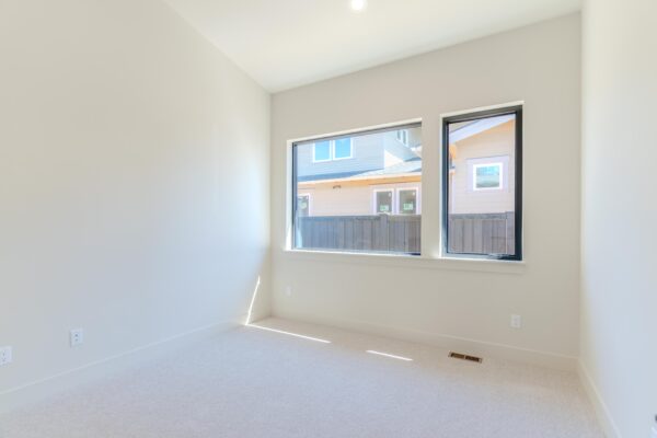Lot 261 - Discovery West - Image 14