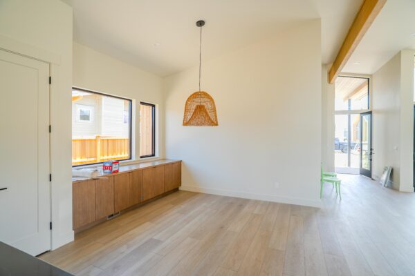 Lot 261 - Discovery West - Image 33