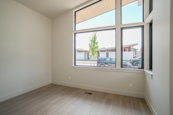 Lot 261 - Discovery West - Image 36