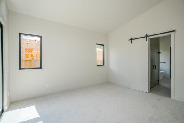 Lot 261 - Discovery West - Image 24